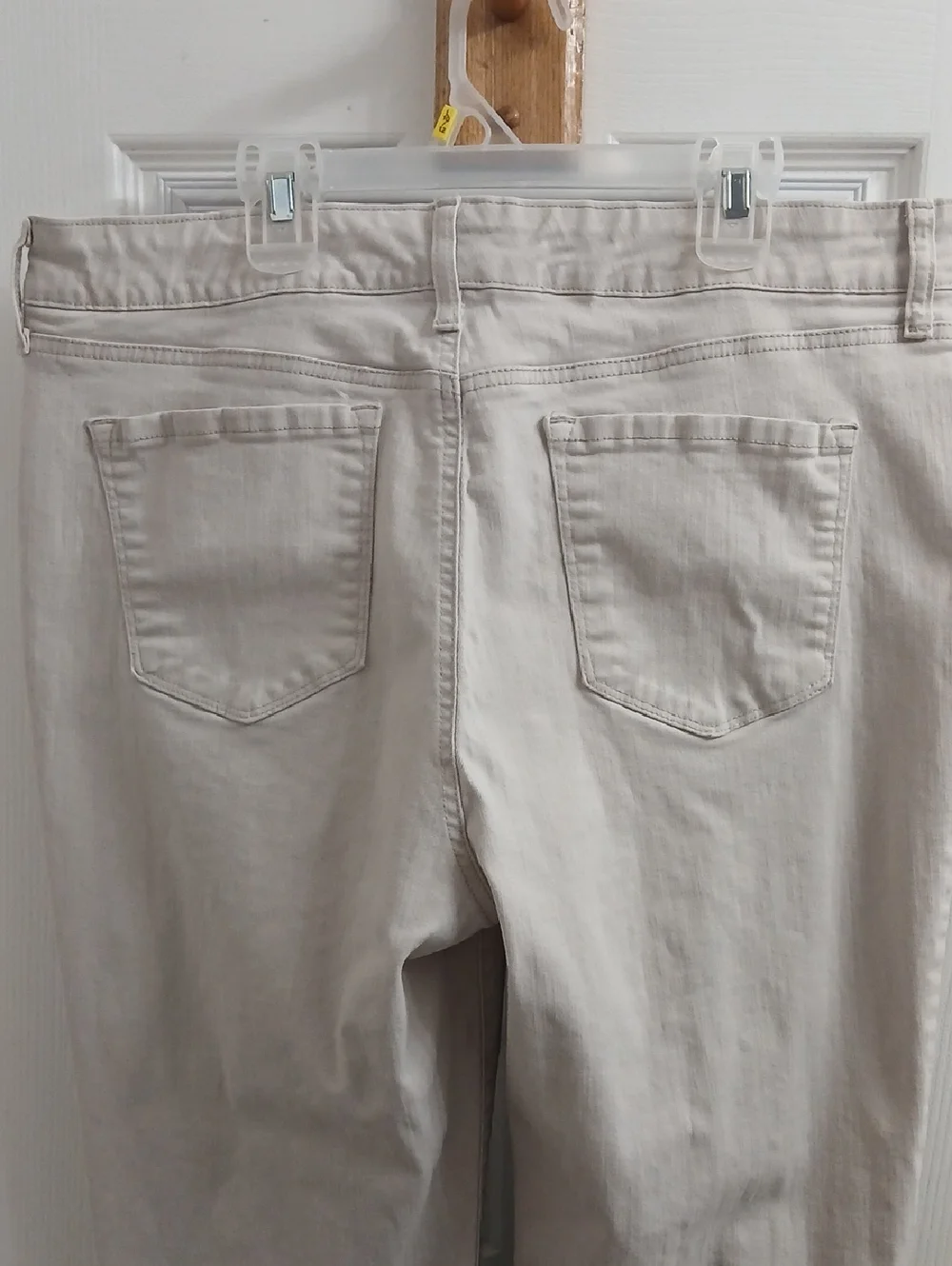Bandolino Cream Straight-Leg Jeans Size 14 - Picture 5 of 10